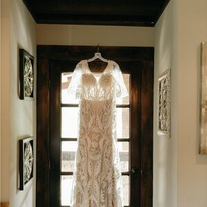 Beautiful wedding gown. Excellent condition.